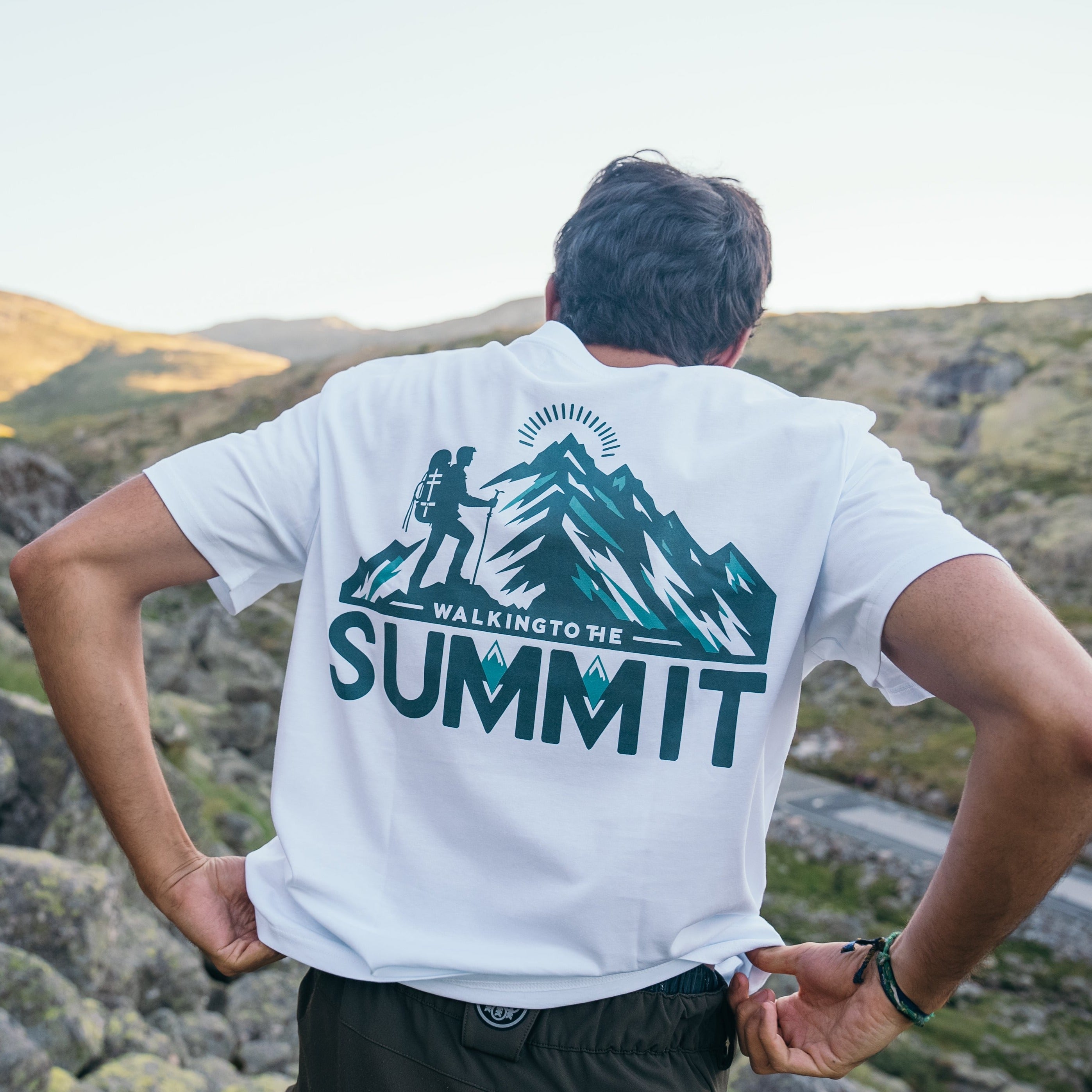 Natura Montis T-shirt - Young Wild Hunters