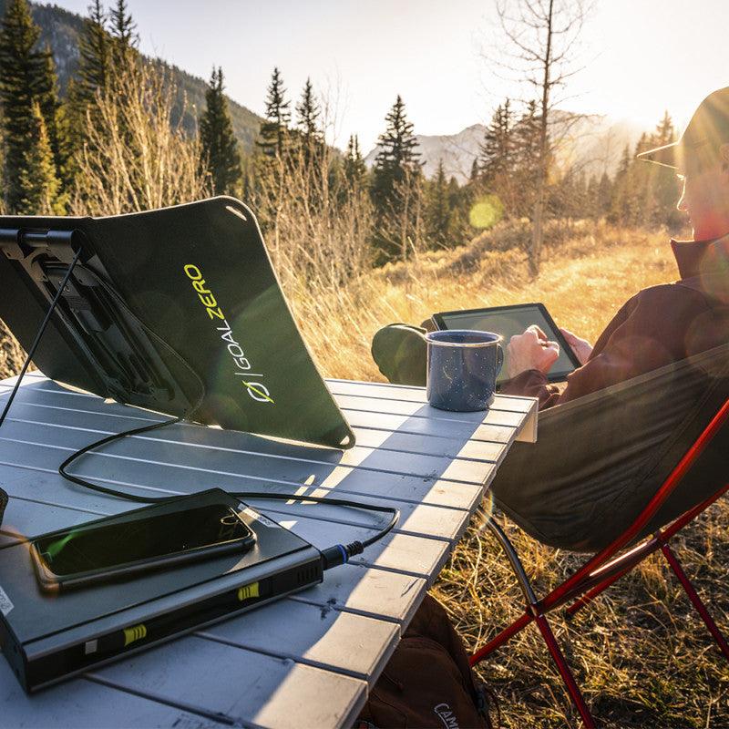 Nomad. Panel Solar Athena - Young Wild Hunters