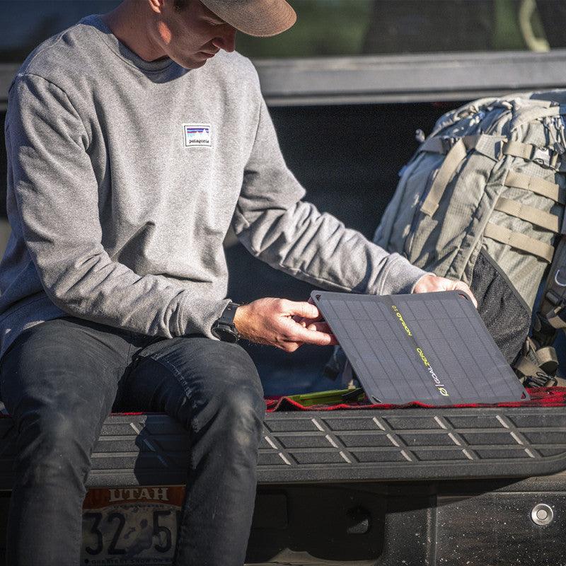 Nomad. Panel Solar Athena - Young Wild Hunters