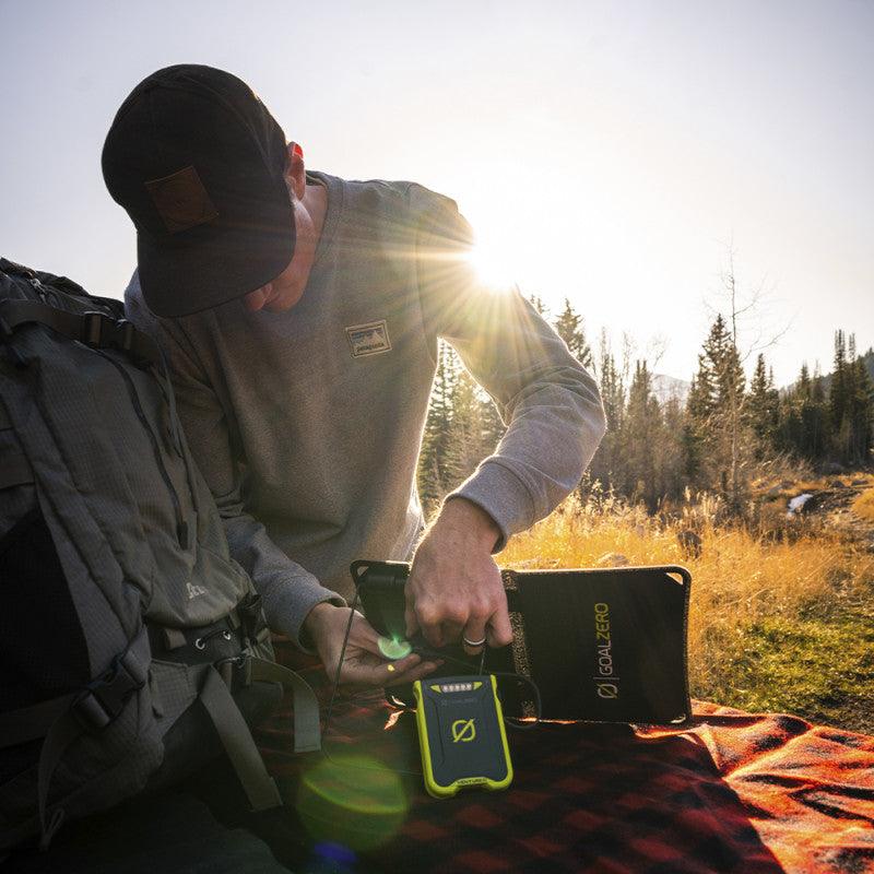 Nomad. Panel Solar Athena - Young Wild Hunters