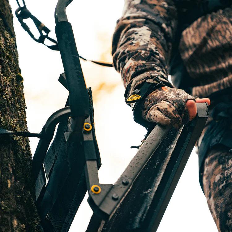 BIG FOOT™ BRUTE™ HANG-ON - Young Wild Hunters