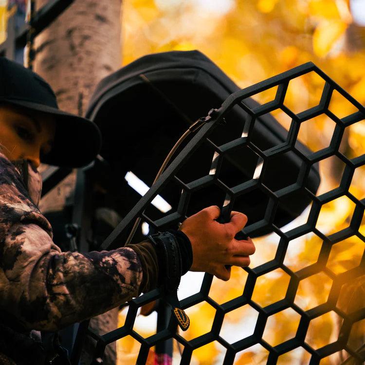 BIG FOOT™ LITE FOOT™ HANG-ON - Young Wild Hunters