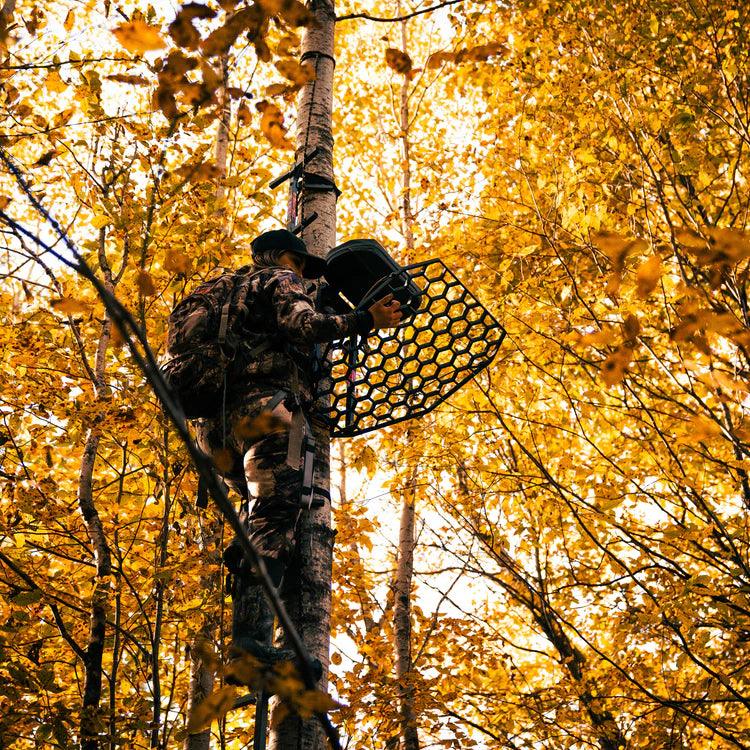 BIG FOOT™ LITE FOOT™ HANG-ON - Young Wild Hunters