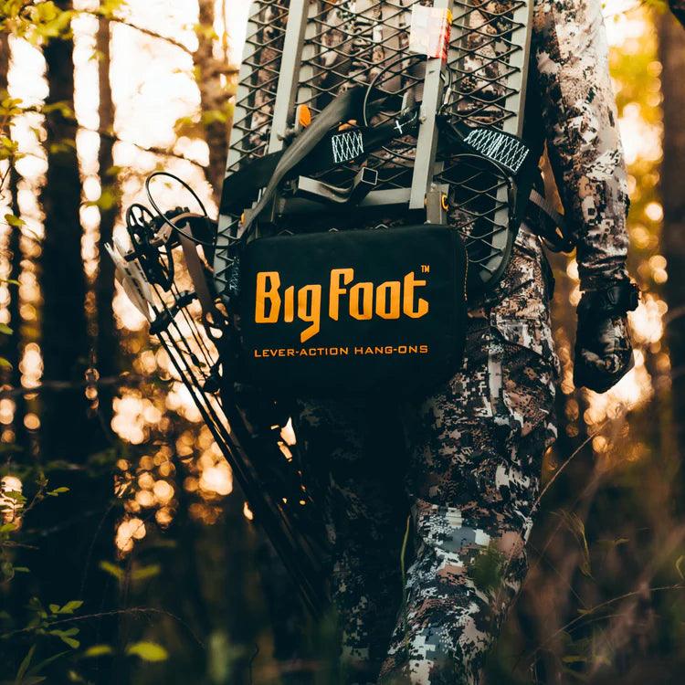 BIG FOOT™ TRAVELER™ HANG-ON - Young Wild Hunters