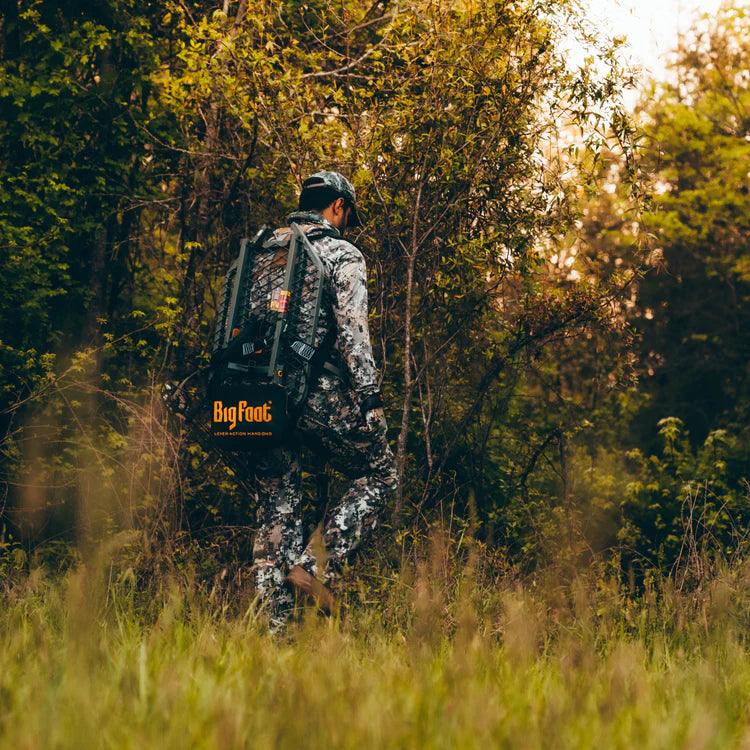 BIG FOOT™ TRAVELER™ HANG-ON - Young Wild Hunters