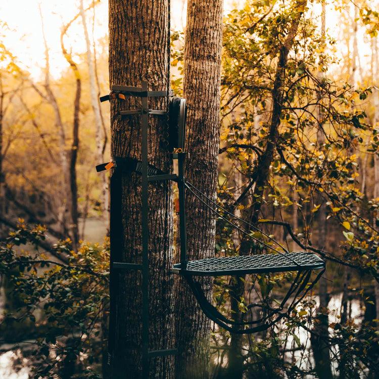 BIG FOOT™ TRAVELER™ HANG-ON - Young Wild Hunters