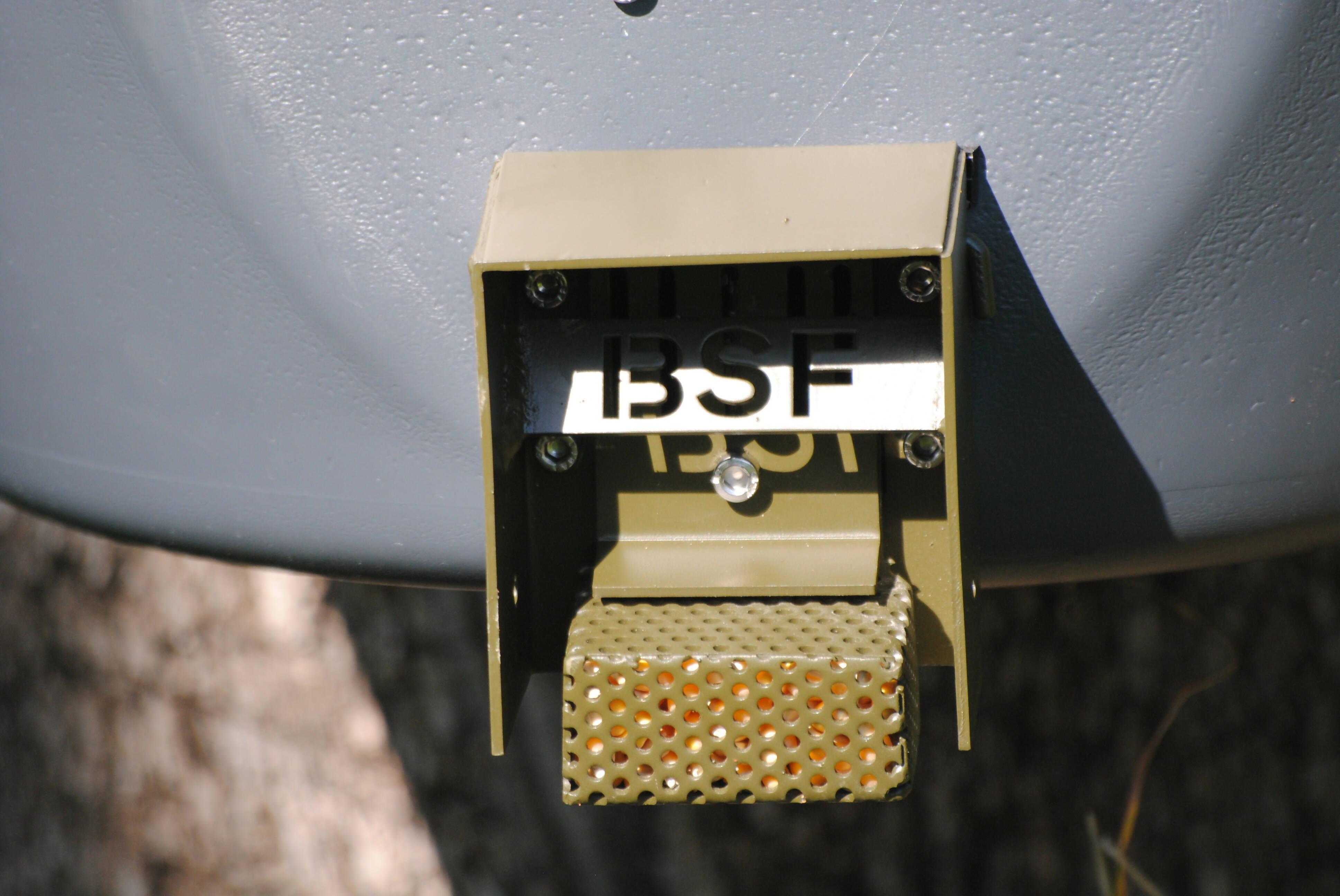 Trampilla BSF Yimi BSF - Young Wild Hunters