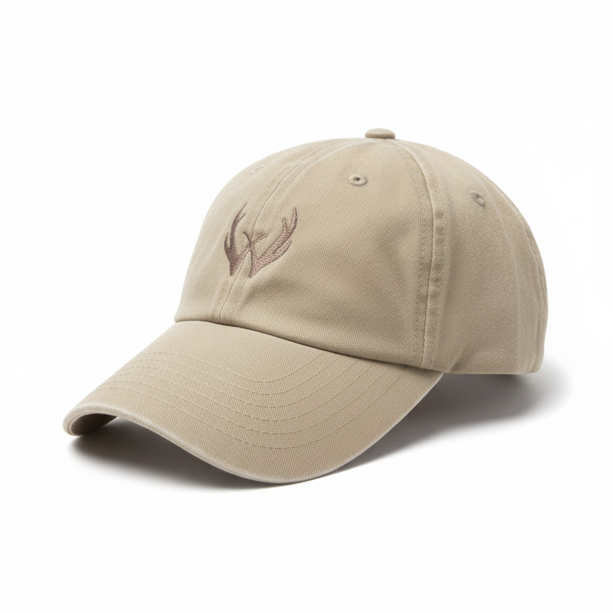 “Gorra color arena Young Wild Hunters con logo bordado en el frontal y visera curvada”