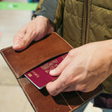 Cartera de cuero español para llevar pasaporte y documentos