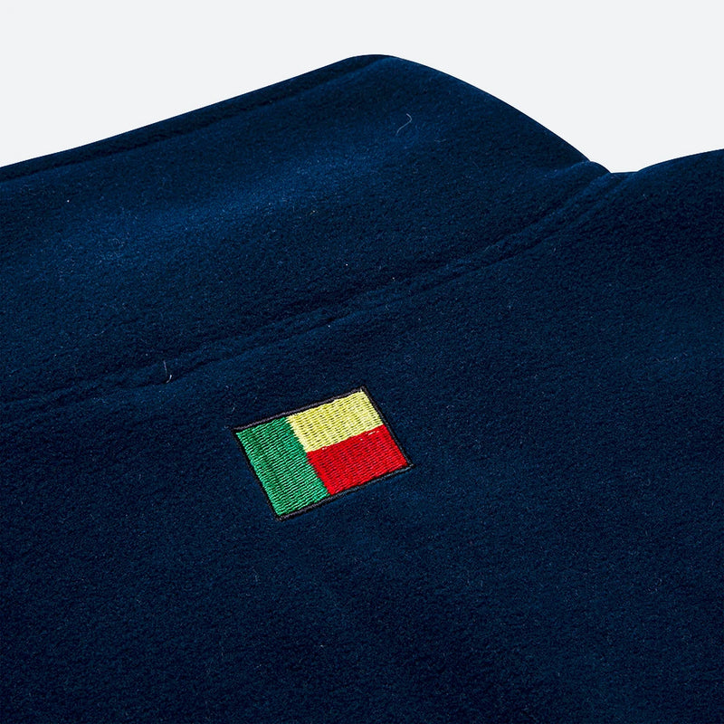 Bandera africana bordada en pieza de ropa