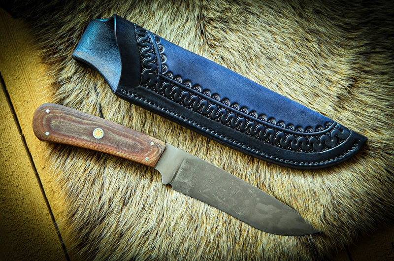 Funda de cuero para cuchillo de caza con degradado azul