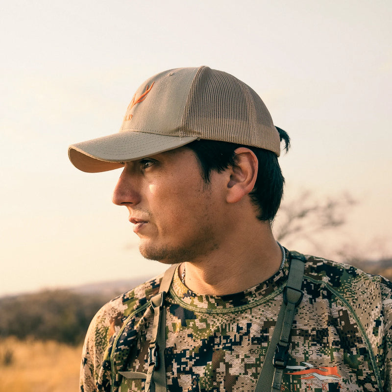 Gorra color arena young wild hunters